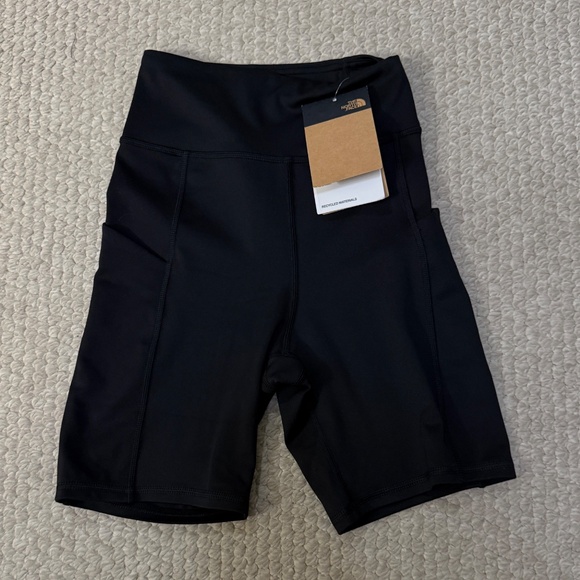 The North Face Women’s Skyway Bike Shorts SZ S Black NWT - Picture 3 of 10
